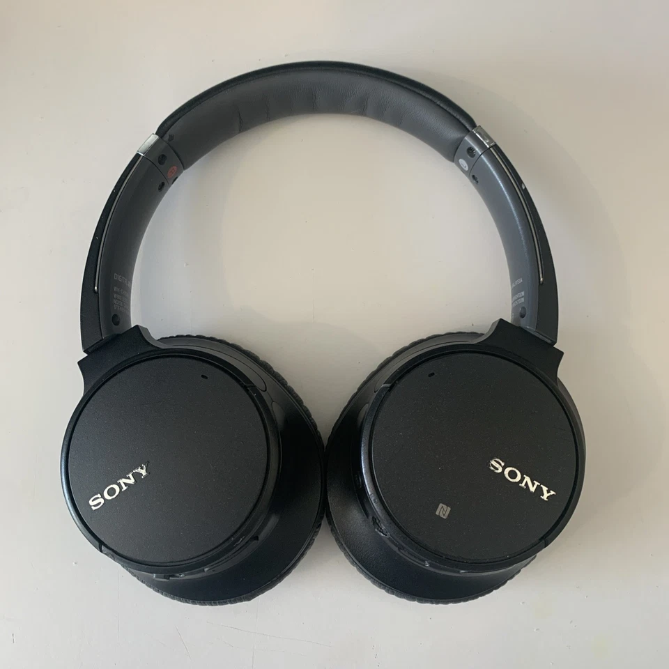 Sony WH-CH700N Bluetooth Noise Canceling Wireless Headphones Not Charging - Image 1 of 4