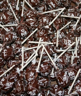 14 X шоколад Tootsie Roll Pops дюжина + 2 леденца свежие, доставка в коробке - Изображение 1 из 4