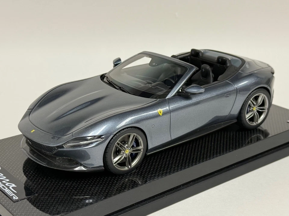 1/18 MR Colección Ferrari Roma Spider en Roma Azul Base Carbono 49 piezasFE040C Foto 1 de 4