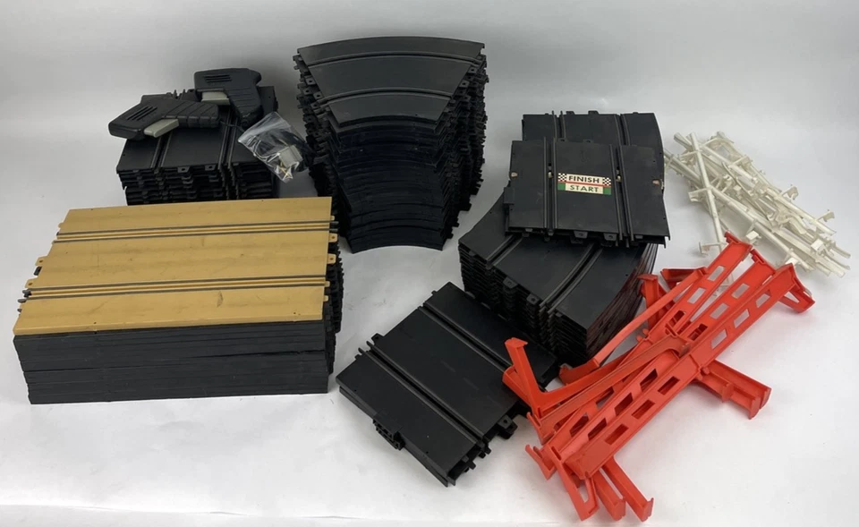 Vintage 1960's Eldon Hawthorne 1/32 Slot Car Track LOT Of 102 Pieces -Smoke Free - Image 1 of 4