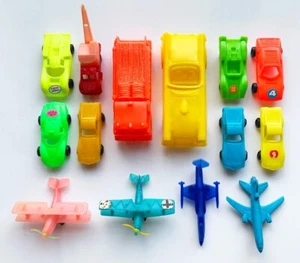 Vintage Plastik Spielzeug Fahrzeuge Konvolut - Autos, Lastwagen, Flugzeuge - Bild 1 von 3