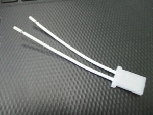 Jaguar XJ6 series II, III, early XJS V12 fuel injector electrical connector - Picture 1 of 2