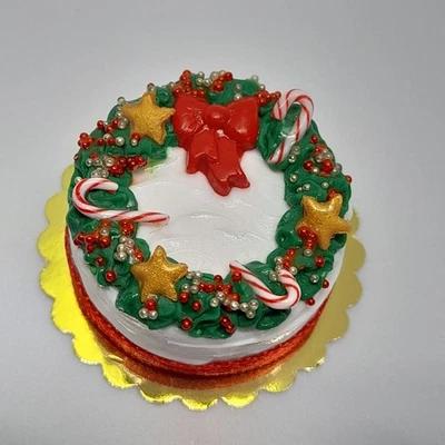 Miniature Christmas Wreath Cake with Red Ribbon Stars & Candy Canes - 1:12 Scale - Image 1 of 4