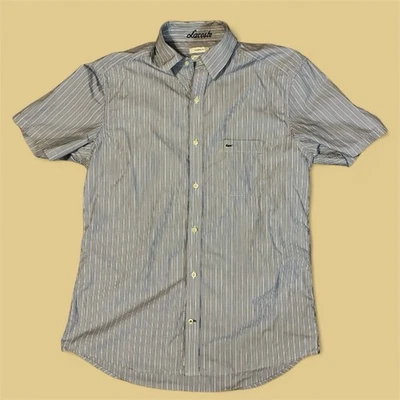 Camisa social masculina grande listrada azul e branca Lacoste - Imagem 1 de 4