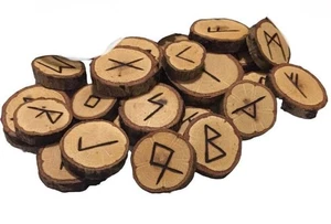 Holzrunen Set - ideal für jede Lese- oder Wahrsagereiarbeit !!!! - Bild 1 von 1