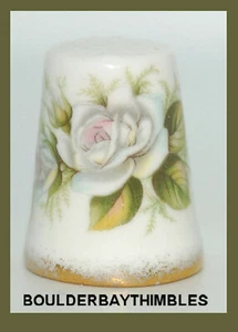 GOLDEN CROWN CHINA THIMBLE 'White Rose' ENGLAND - Very Pretty - Picture 1 of 4