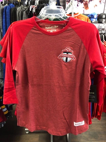 Toronto FC Mitchell & Ness Heathered Red Distressed Patch Logo 3/4 Raglan Medium Cover