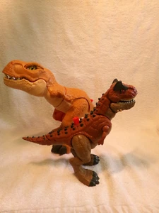 Jurassic World Thrashin Action T Rex Chomp & Carnotaurus 7" Camp Cretaceous Dino - Picture 1 of 20
