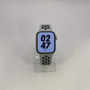 Unlocked Apple Watch Nike Series 7 41MM Silver Aluminum MKHL3LL/A - Photo 1 sur 10