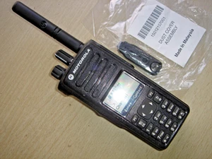 Motorola DP4800 UHF 403-527MHz DMR Digital avec batterie, antenne et clip ceinture - Photo 1/13