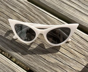 New ~ Cat’s Eye Sunglasses - Picture 1 of 4