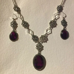 SPITZE FILIGRAN VIKTORIANISCHER STIL MAGENTA LILA KRISTALL DUNKELSILBER P HALSKETTE SET - Bild 1 von 7