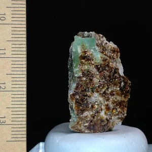 Beryl var Emerald in Biotite Mica Schist natural raw mineral specimen 50.5ct - Bild 1 von 7