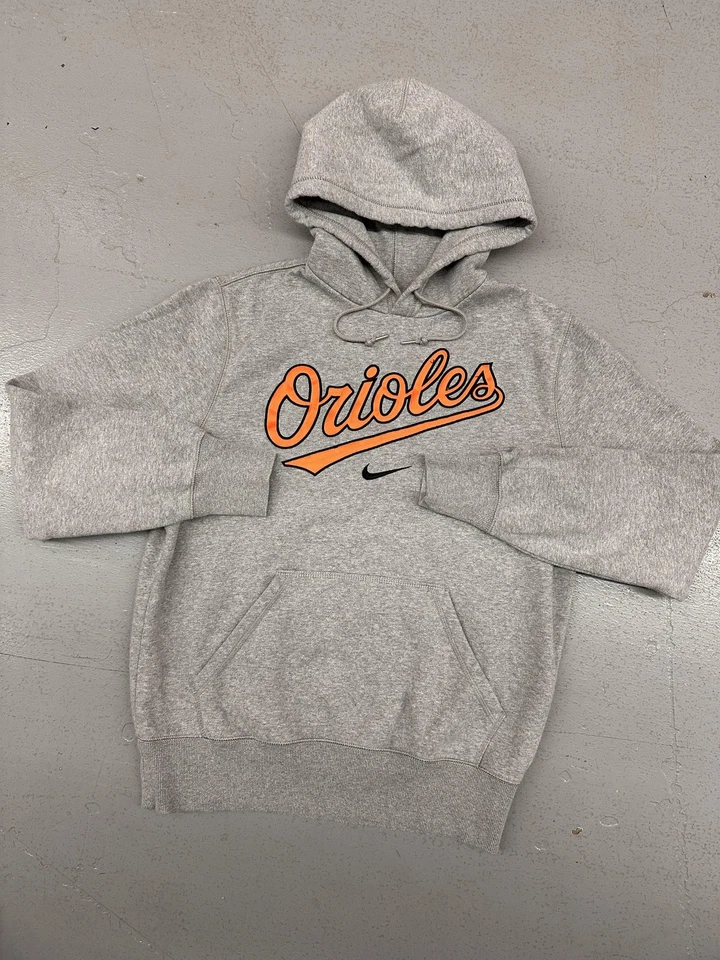 Baltimore Orioles Sudadera con Capucha Para Hombres Gris Medio MLB Béisbol Nike Pullover Sudadera Foto 1 de 4
