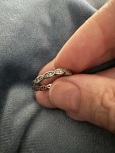 Genuine Pandora Silver Band of Shimmering Leaves Ring Size 50 190923 - Picture 1 of 5