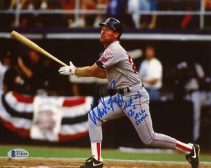 WADE BOGGS SIGNED 8x10 PHOTO + HOF 05 + 12 x ALL STAR RED SOX LEGEND BECKETT BAS - Picture 1 of 2