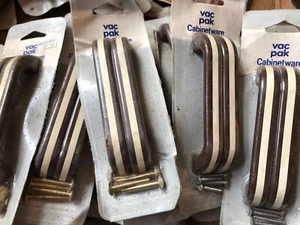 2 Pack vac pak caninet wear plastic handles new retro caravan brown/ cream - Picture 1 of 2