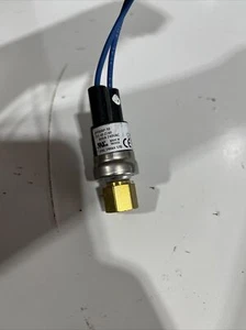 Johnson Controls P100AP-10 Pressure Control Switch, 6A, 240VAC, - Picture 1 of 2