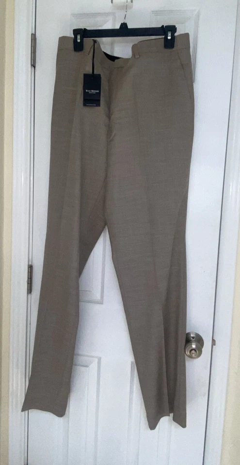 Pantalón de vestir Isaac Mizrahi para hombre calce ajustado con textura lisa, tostado talla 38 Foto 1 de 4