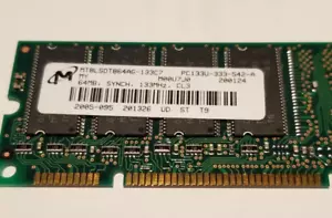 •64MB MT8LSDT864AG-133C7 Micron 64MB SDRAM PC-133U-333-542-A Memory COMPAQ - Picture 1 of 3
