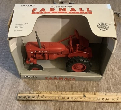 Ertl McCormick Farmall Super A Farm Toy Tractor Diecast Collectible 1:16 NEW - Image 1 of 4