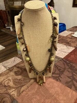 Collar con dije de madera y cuentas Cookie Lee Foto 1 de 2