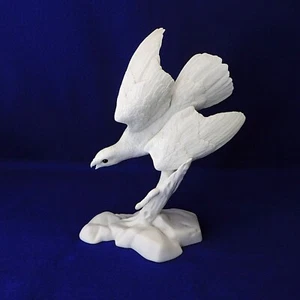 Majestic Wanderer Figurine Hawk / Falcon Jonathan Bronson Franklin Porcelain - Picture 1 of 10