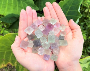 1/4 Pfund Fluorit Oktaeder Heilung Reiki Trommelstein Edelstein 4 Unzen - Bild 1 von 6