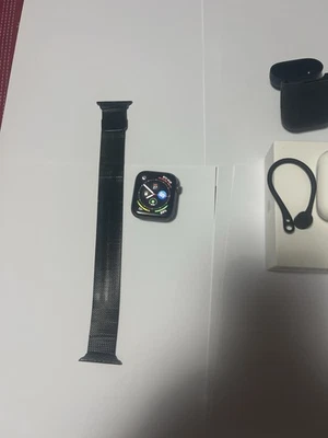 Apple Whatche 4 - 44 mm / Apple AirPods 2 Gen. - Immagine 1 di 4