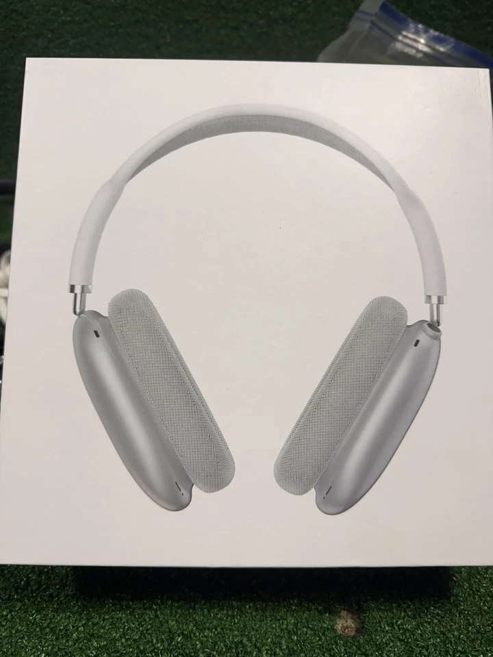 Apple (MGYH3AM/A) AirPods Pro Max Headphones - Space Gray - Image 1 of 4