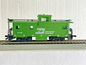 ROCO Burlington Northern Caboose #11445, HO Scale (34"). - Picture 1 of 6