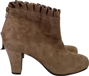 NUEVO Papel café marrón aerosoles para mujer. Botines de gamuza con volantes y tacón - 9 - Imagen 1 de 8