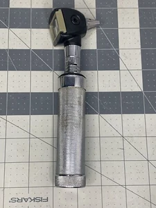 Welch Allyn 3.5 volt Otoscope with Rechargeable Direct Plugin Handle 25020 - Picture 1 of 17
