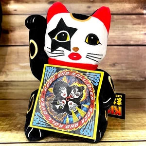 Peluche KISS × MANEKI NEKO Beckoning gato / Paul Stanley / DONKI JAPAN LIMITED - Imagen 1 de 15
