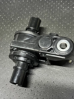 Válvula de derivación de refrigerante 16671-25010 para Toyota, para Toyota Camry 2018-2021, RAV4 Foto 1 de 4