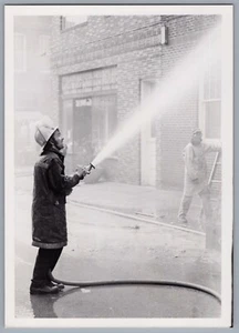 1977 Pikeville, Kentucky Flood Disaster Original 5x7 Photo FIREFIGHTER 0151 - Picture 1 of 2