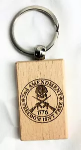 Portachiavi personalizzato in legno inciso a laser 2° emendamento la libertà non è gratis - Foto 1 di 3
