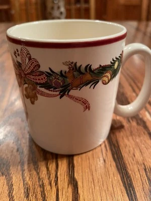 Spode Christmas Memories Holiday Bow Garland Mug 3 Inches Tall - Image 1 of 4