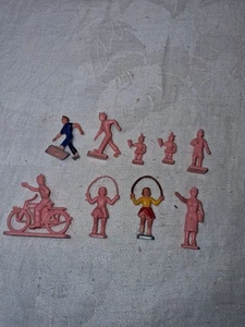 Vintage O Scale School Children & 40mm Teacher Layout Figures Lot Hard Plastic  - Picture 1 of 6