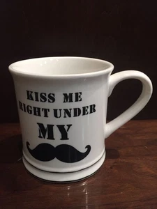 Taza de café Kiss Me Under My Moustache taza de té taza de afeitar de 3 1/2" Movember - Imagen 1 de 7