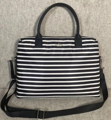 Bolso para Laptop Kate Spade Clásico Nylon Daveney Rayas Blancas y Negras Foto 1 de 4