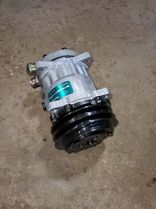 Sanden 7929 Compressor w/Clutch - NEW OEM 3970908504 Case New Holland - Foto 1 di 8