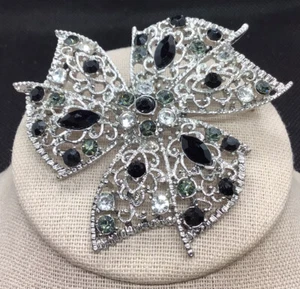 Vinatge Costume Large Silver Tone Gray Black & Clear Rhinestone Bow Pin U116 - Picture 1 of 3