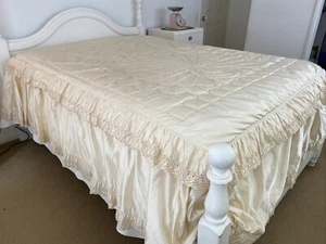 Vintage Retro Cream Satin Quilted Queen Bedspread Lace Frill Bird Peacock - Picture 1 of 20