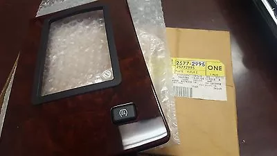 GM OEM 25772995 CADILLAC 04-06 SRX CONSOLA CENTRAL DELANTERA - PLACA DE CAMBIO Foto 1 de 4