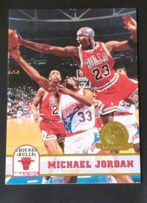 1993-94 Skybox NBA Hoops Michael Jordan Fifth Anniversary Gold Card #28. Bulls - Image 1 of 2