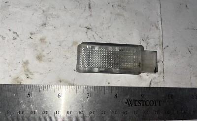 Luz de guantera OE 2006-2010 Volkswagen Passat, Jetta, Rabbit 6L0947565 Foto 1 de 3