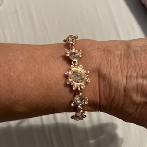 $68 Givenchy Rose Gold Clear Crystal Bracelet 62 gb - Picture 1 of 4