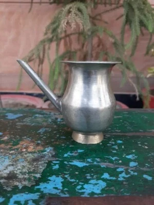 Olla de agua bendita vintage antigua de latón primitiva forjada a mano hinduismo adoración jainismo Foto 1 de 4