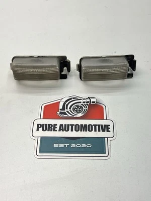 Пара задних нижних фар для номерного знака купе Infiniti G35 2003–2007 годов выпуска от оригинального производителя - Изображение 1 из 4